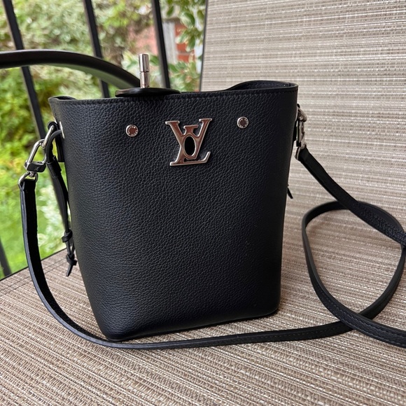 100% authentic Louis Vuitton bag bought from LV directly. - Picture 11 of 16